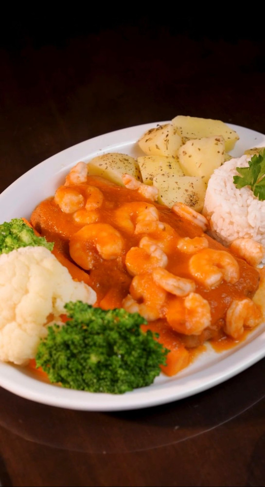 Na compra de um prato individual principal, ganhe outro de igual ou menor valor