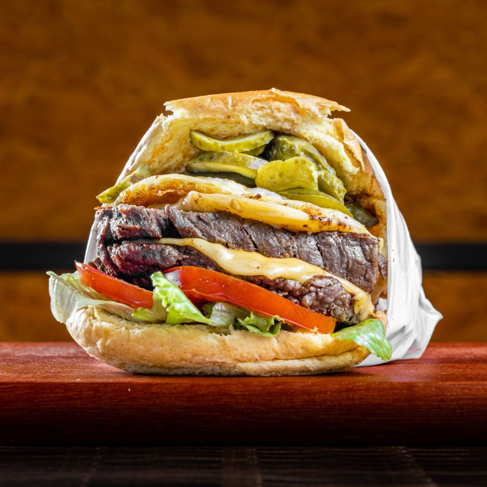 Na compra de um lanche, ganhe outro de igual ou menor valor