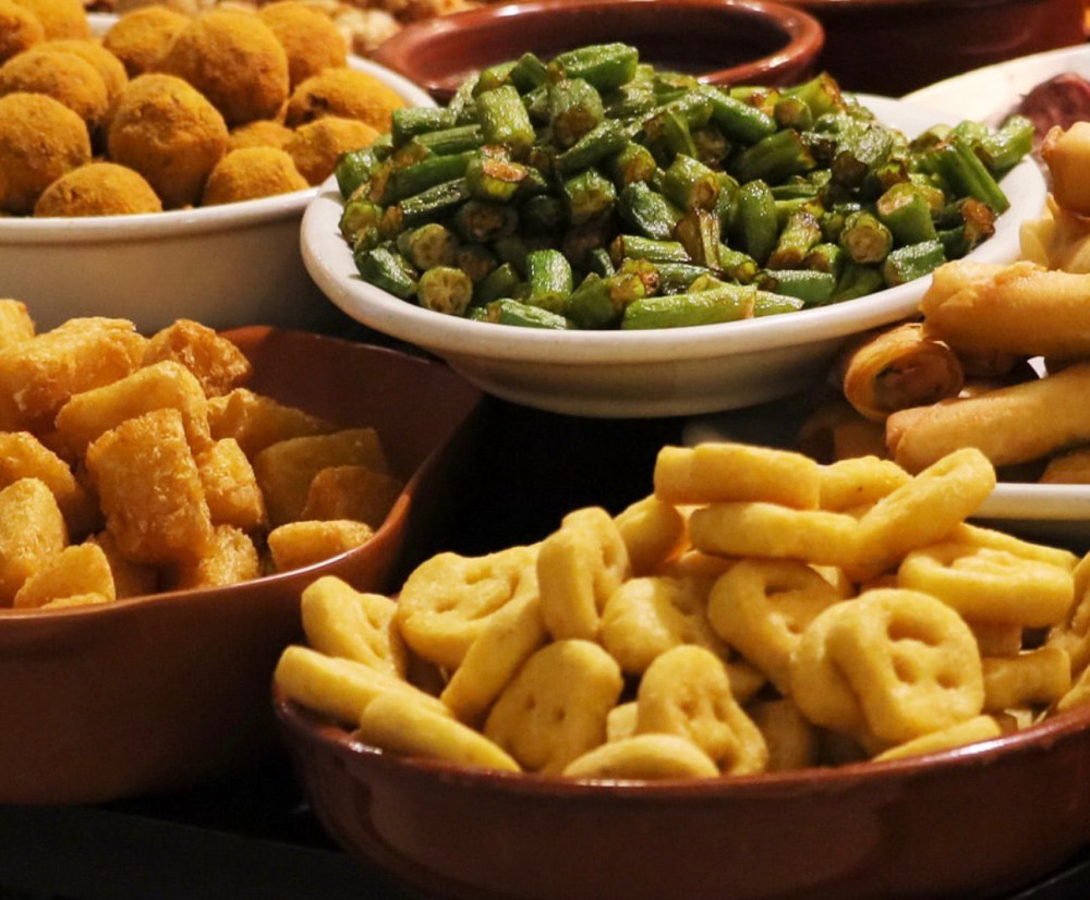 Na compra de um prato principal individual, ganhe outro de igual ou menor valor