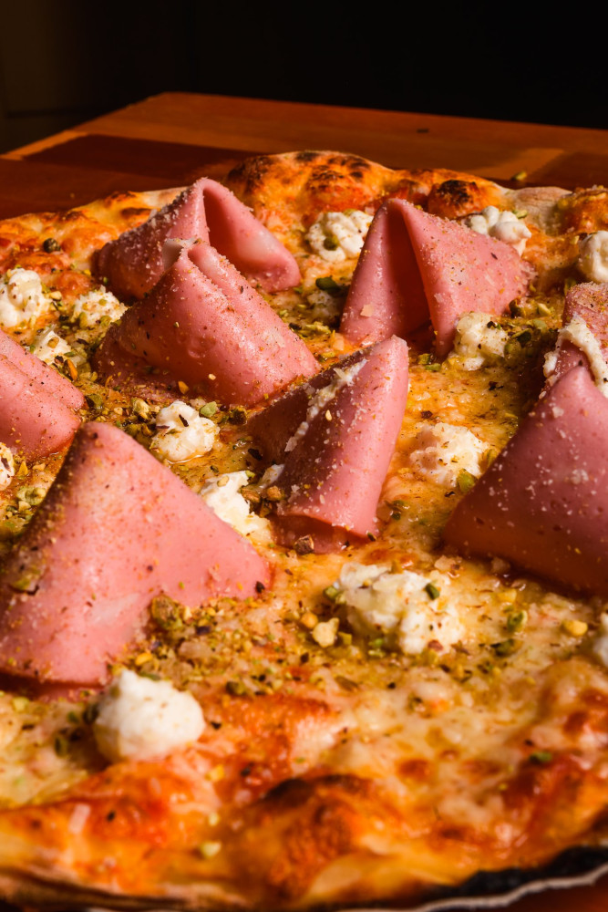 Na compra de uma pizza, ganhe outra de igual ou menor valor