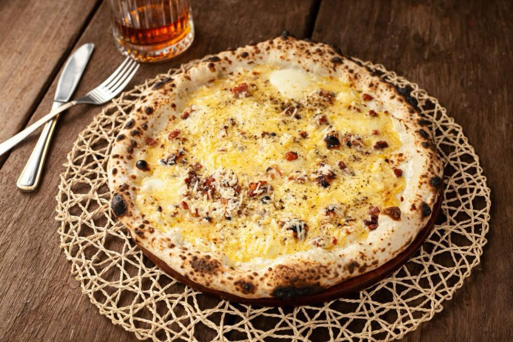 Na compra de uma pizza individual, ganhe outra de igual ou menor valor - Experiência válida para consumo no local