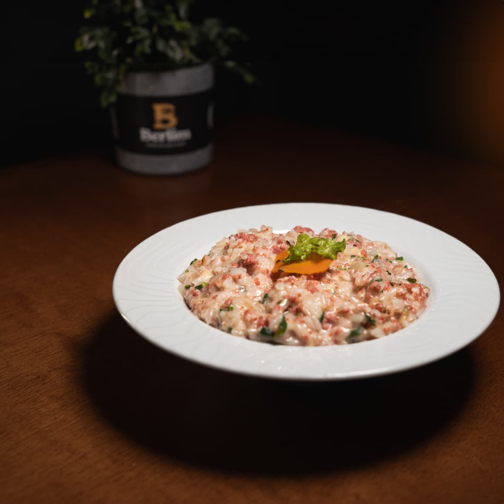 Na compra de um prato individual, ganhe outro de igual ou menor valor