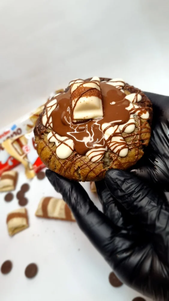 Na compra de um cookie, ganhe outro de igual ou menor valor