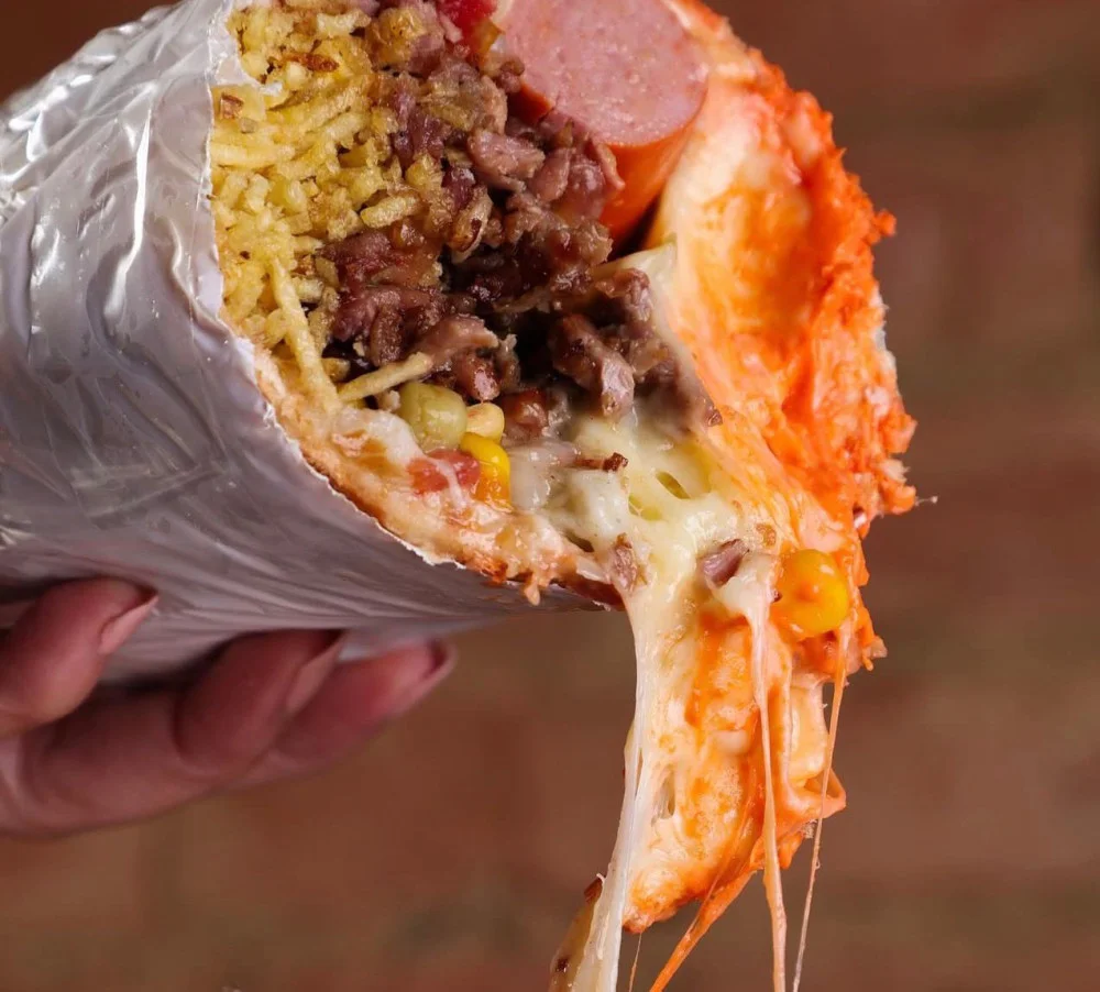 Na compra de um lanche raíz, ganhe outro de igual ou menor valor