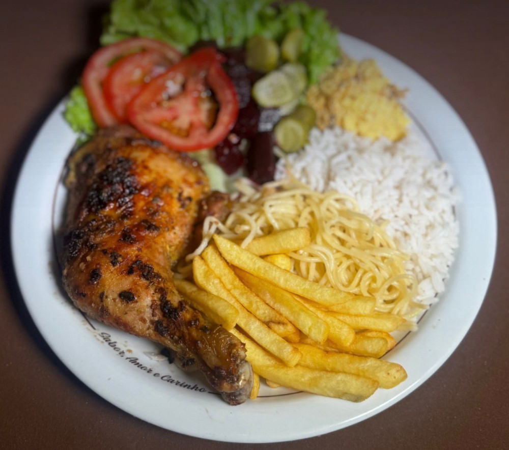 Na compra de um prato individual, ganhe outro de igual ou menor valor 