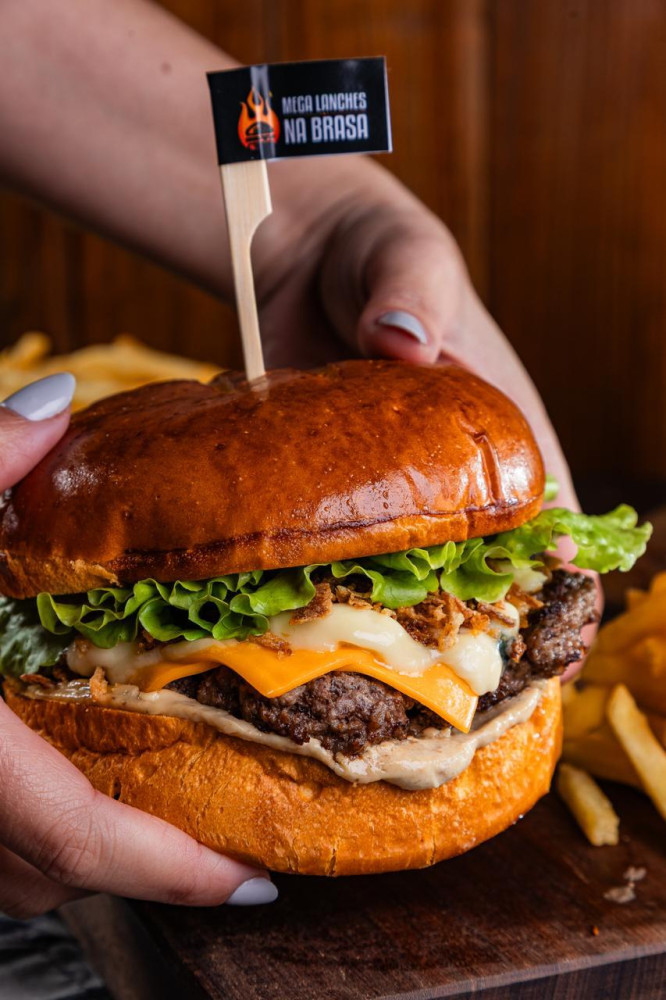 Na compra de um hamburguer artesanal, ganhe outro de igual ou menor valor