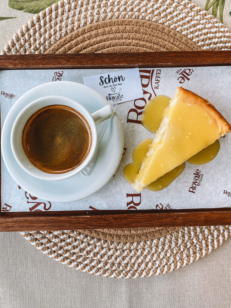 Na compra de um doce ou salgado, ganhe outro doce ou salgado de igual ou menor valor