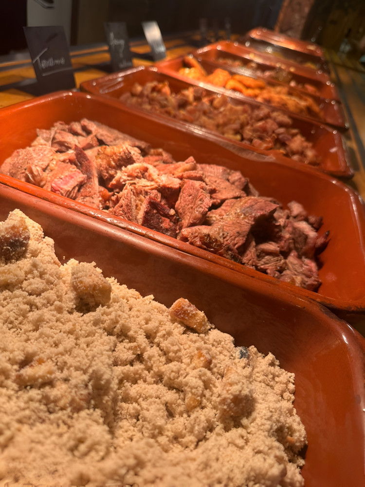 Na compra de um prato individual, ganhe outro de igual ou menor valor