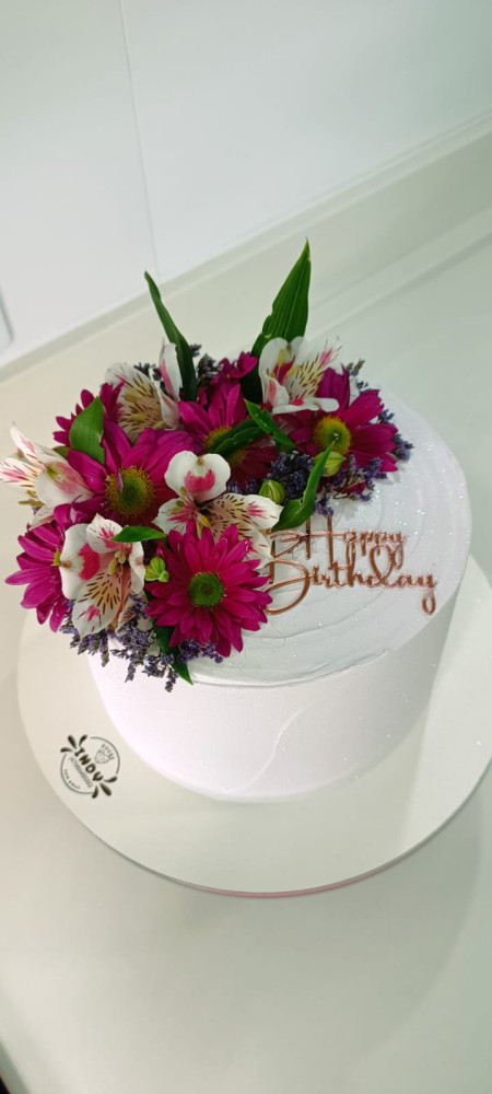 Na compra de um bolo, ganhe 50% de desconto