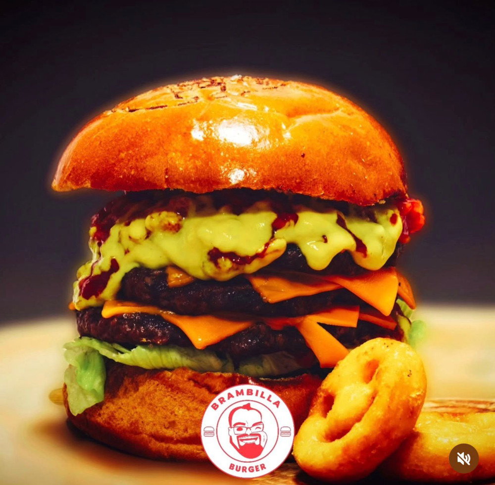 Na compra de um hamburguer artesanal, ganhe outro de igual ou menor valor