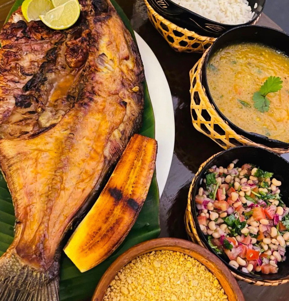 Na compra de um prato individual principal, ganhe outro de igual ou menor valor