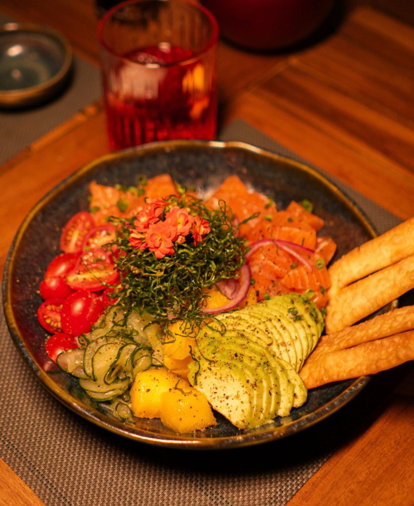 Na compra de um poke, ganhe outro de menor ou igual valor