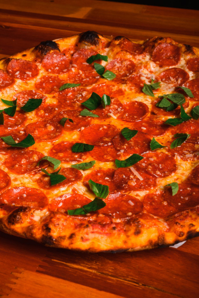 Na compra de uma pizza grande, ganhe 50% de desconto