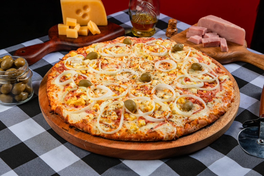 Na compra de uma pizza média, ganhe 50% de desconto