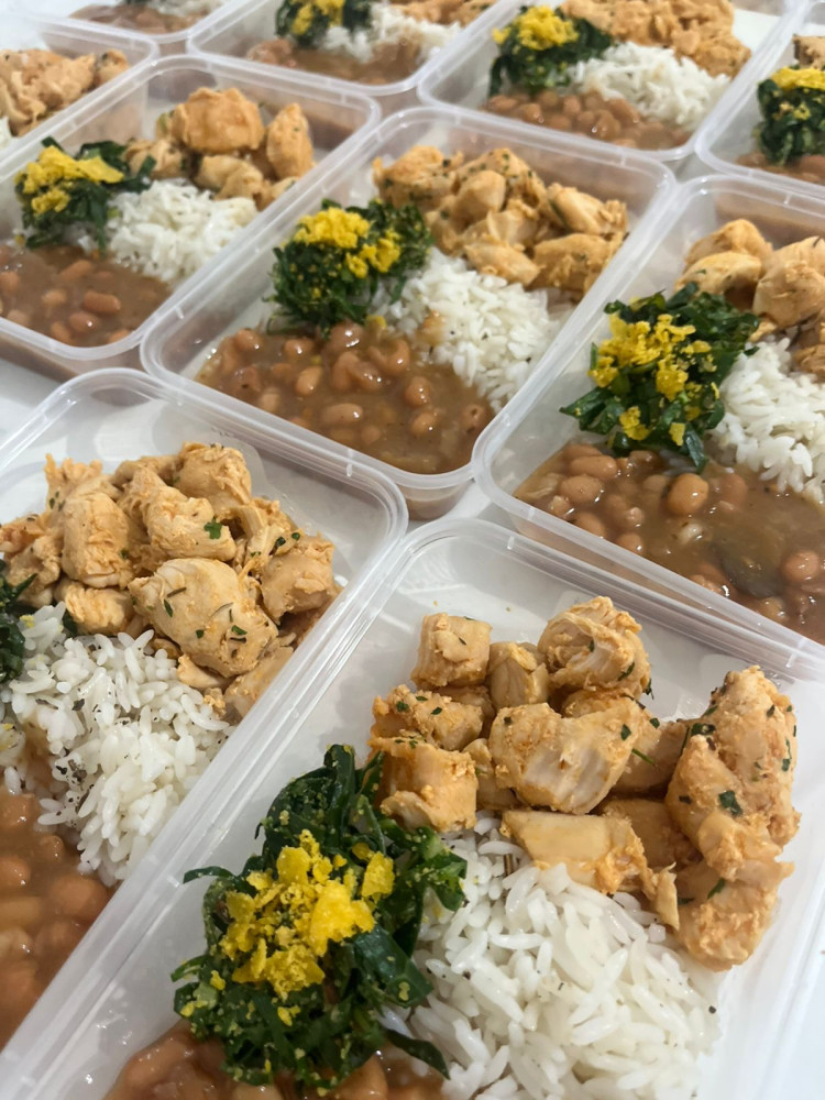 Na compra de 10 marmitas, ganhe 50% de desconto