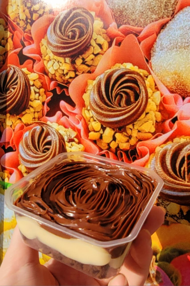 Na compra de um doce, ganhe outro de igual ou menor valor - Experiência válida para consumo no local