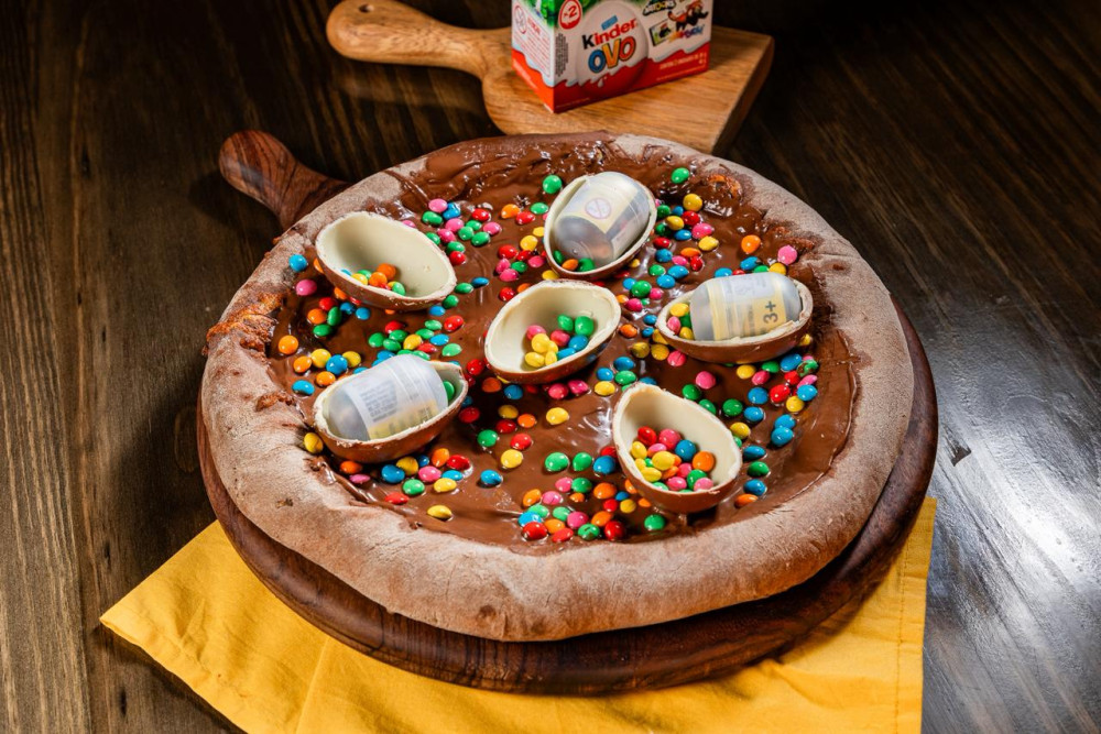 Na compra de uma pizza média, ganhe 50% de desconto