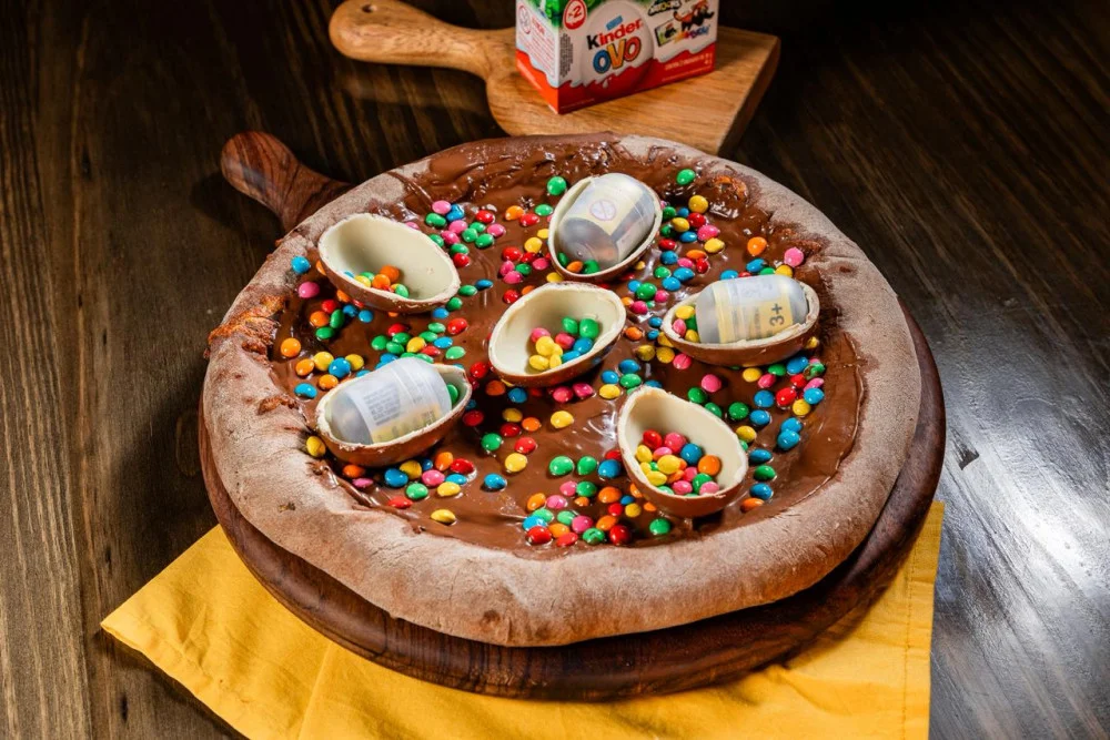 Na compra de uma pizza média, ganhe 50% de desconto