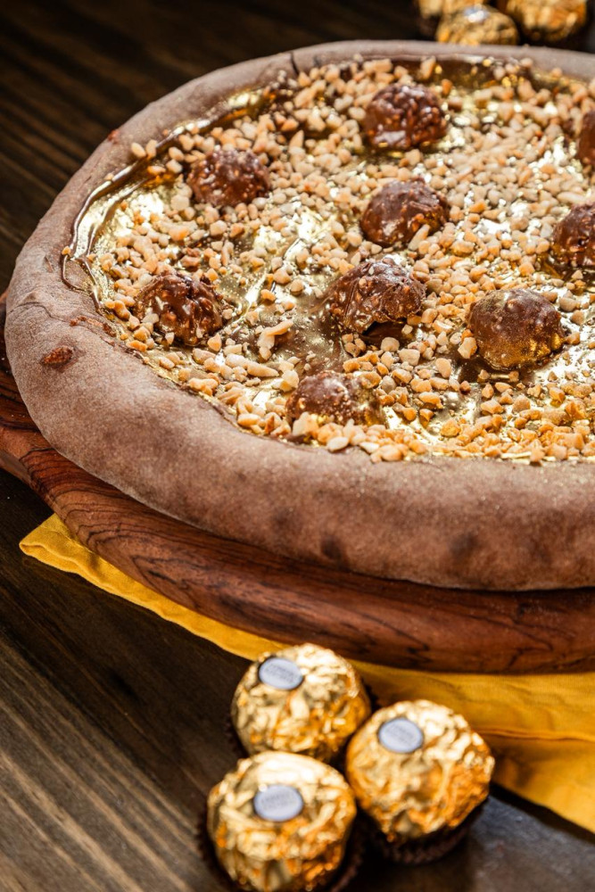 Na compra de uma pizza média, ganhe 50% de desconto