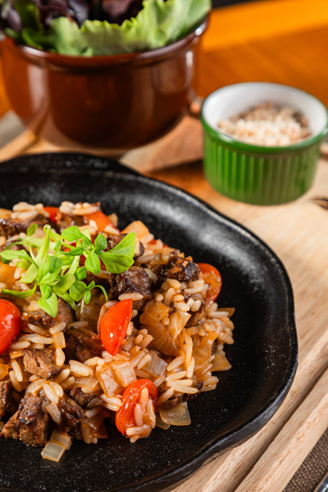 Na compra de um prato individual, ganhe outro de igual ou menor valor