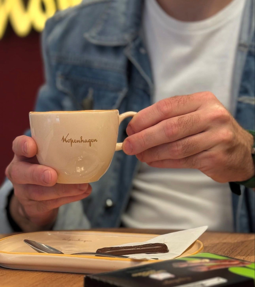 Na compra de um produto selecionado (café, cookie, cascão ou soda italiana), ganhe outro de igual ou menor valor