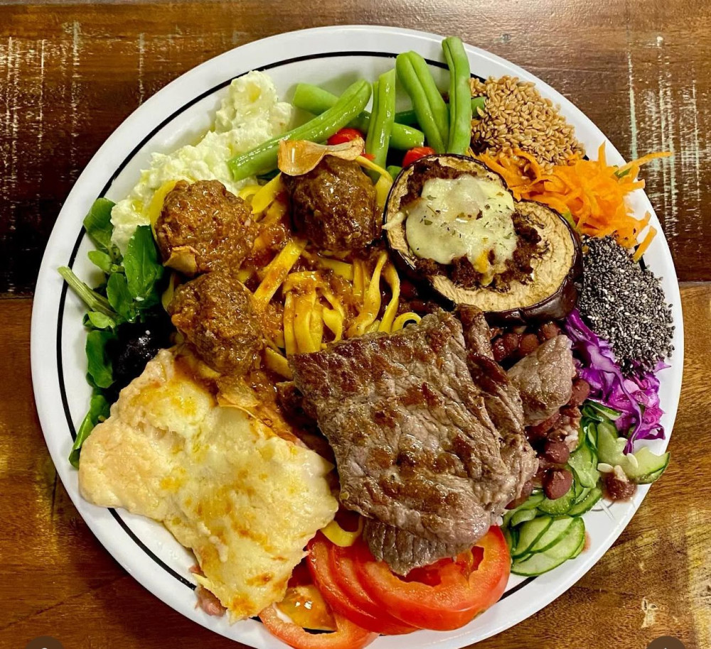 Na compra de um almoço (buffet), ganhe outro de igual ou menor valor