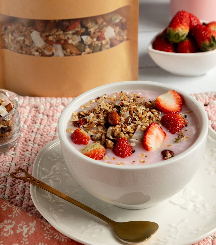 Na compra de uma granola gourmet clássica, ganhe uma granola salgada de castanha de caju + alecrim